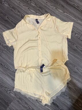 Auden Pale Yellow Short-Sleeve Button Pajama Set with Lace Trim